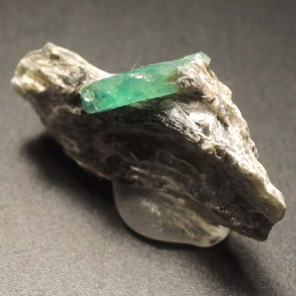 Seltene klare Smaragd X auf Matrix Stufe  aus Habachtal, Österreich